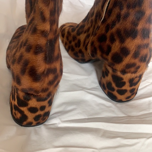 Leopard print calf hair booties - Picture 5 of 10
